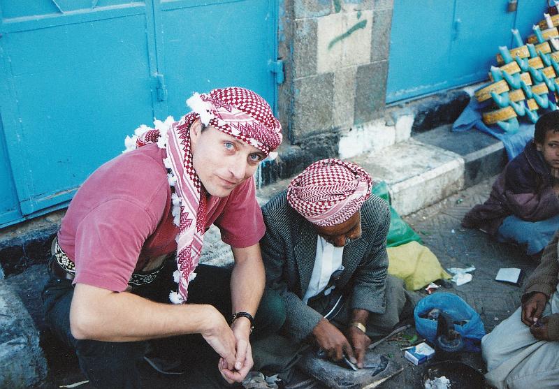 jemen1.jpg - Jambiya sharpener - aside of bab-al-Yemen